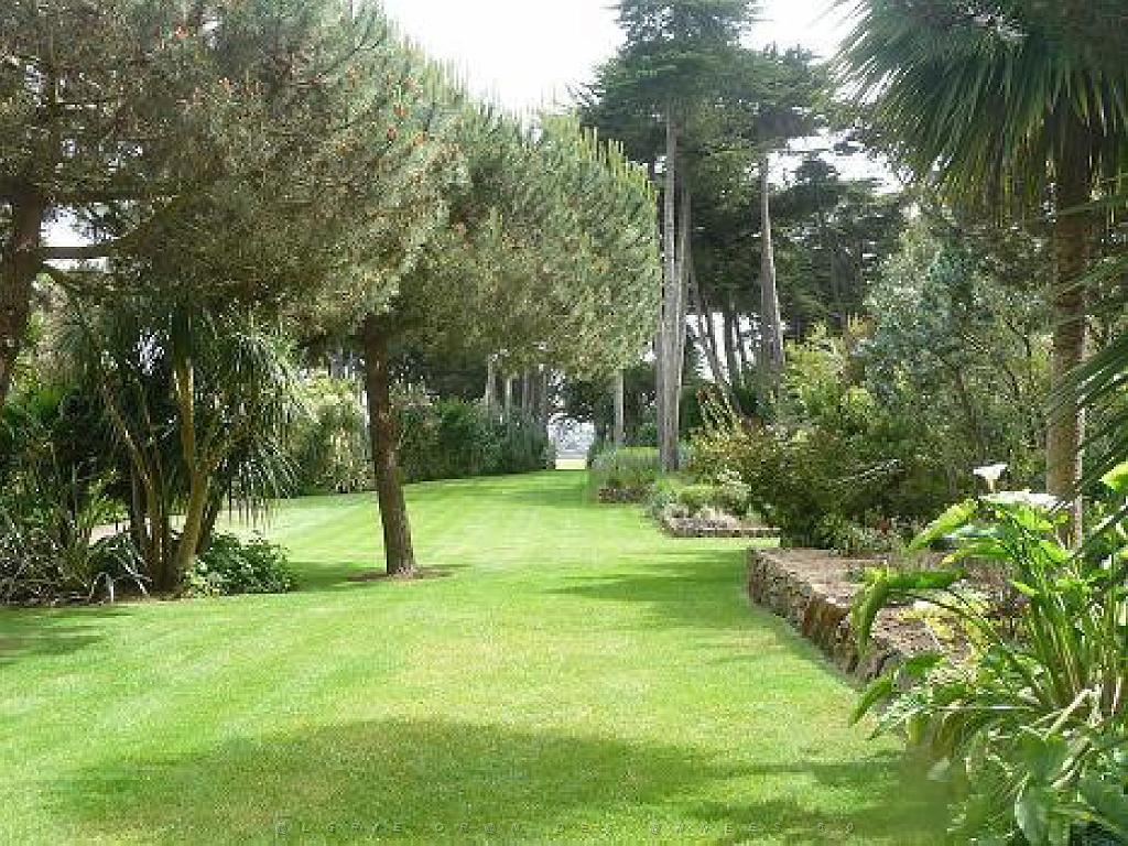 131 Ile de Batz Jardin Georges Delaselle_000016.jpg